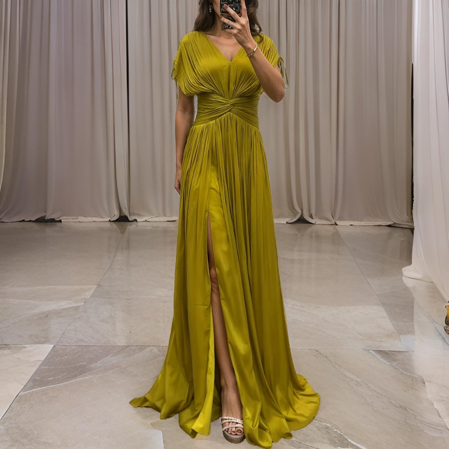 Aurelia - Elegancka Plisowana Suknia Maxi