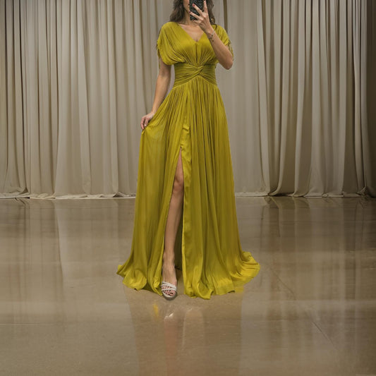 Aurelia - Elegancka Plisowana Suknia Maxi