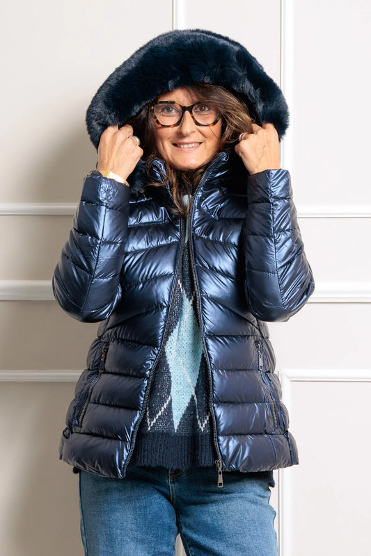 Damska pikowana kurtka z ocieplanym kapturem