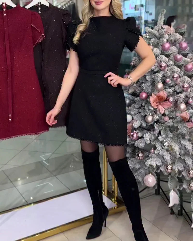 Świąteczna sukienka mini z detalami z koralików