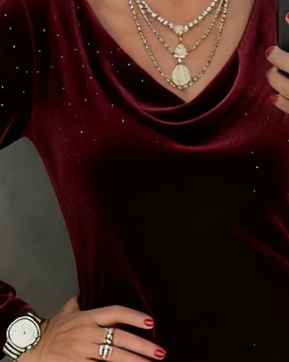 Elegancka sukienka damska z delikatnym połyskiem i drapowanym dekoltem